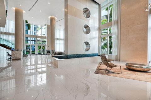 Condominio en alquiler en Miami, Florida, 1 dormitorio, 72 m2 № 2002885 - foto 4