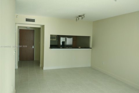 Condominio en alquiler en Miami, Florida, 1 dormitorio, 72 m2 № 2002885 - foto 3