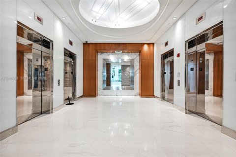 Condominio en alquiler en Miami, Florida, 1 dormitorio, 72 m2 № 2002885 - foto 5