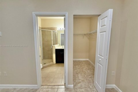 Commercial property in Miami, Florida 281.59 sq.m. № 1930376 - photo 3