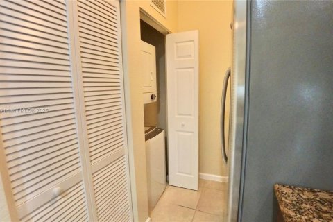 Commercial property in Miami, Florida 281.59 sq.m. № 1930376 - photo 11