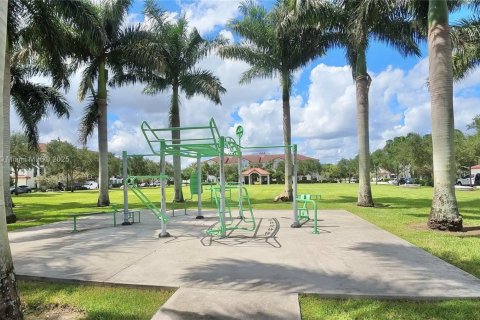 Commercial property in Miami, Florida 281.59 sq.m. № 1930376 - photo 9