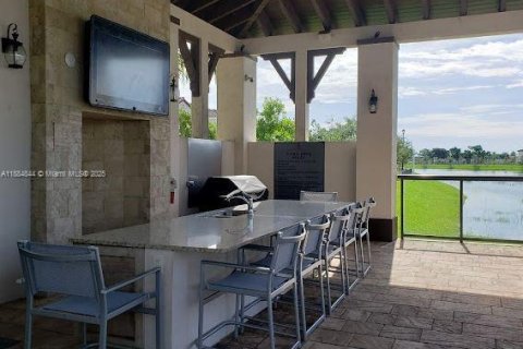 Commercial property in Miami, Florida 281.59 sq.m. № 1930376 - photo 12