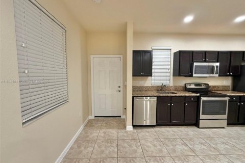 Commercial property in Miami, Florida 281.59 sq.m. № 1930376 - photo 7