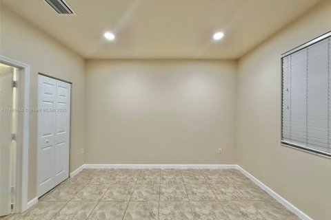 Commercial property in Miami, Florida 281.59 sq.m. № 1930376 - photo 1