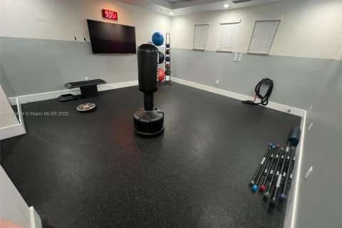 Commercial property in Miami, Florida 281.59 sq.m. № 1930376 - photo 18
