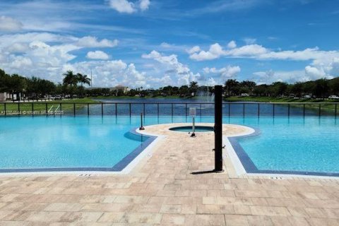 Commercial property in Miami, Florida 281.59 sq.m. № 1930376 - photo 15