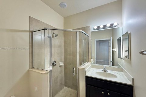 Commercial property in Miami, Florida 281.59 sq.m. № 1930376 - photo 4