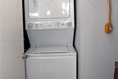Condo in West Palm Beach, Florida, 1 bedroom  № 1781571 - photo 12