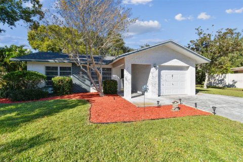 House in Palm Harbor, Florida 3 bedrooms, 182.09 sq.m. № 1559216 - photo 5