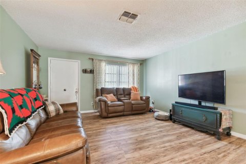 House in Palm Harbor, Florida 3 bedrooms, 182.09 sq.m. № 1559216 - photo 10