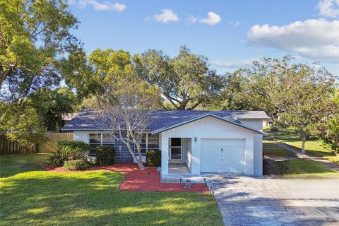 House in Palm Harbor, Florida 3 bedrooms, 182.09 sq.m. № 1559216 - photo 2