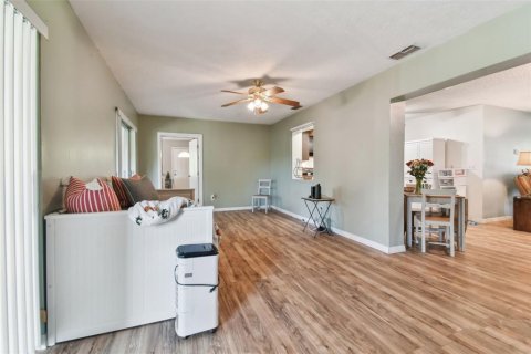 House in Palm Harbor, Florida 3 bedrooms, 182.09 sq.m. № 1559216 - photo 16