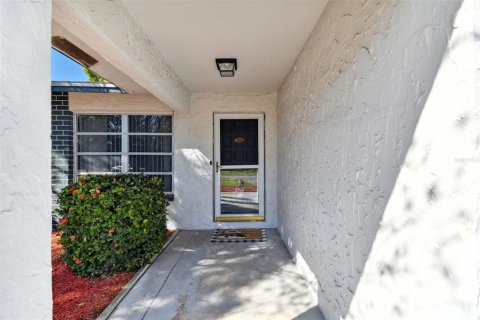 House in Palm Harbor, Florida 3 bedrooms, 182.09 sq.m. № 1559216 - photo 8