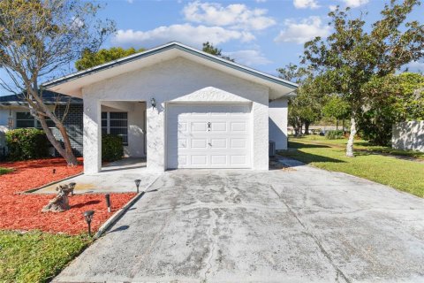 House in Palm Harbor, Florida 3 bedrooms, 182.09 sq.m. № 1559216 - photo 7