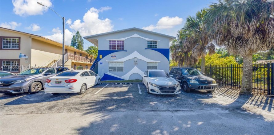 Propiedad comercial en Fort Lauderdale, Florida 451.04 m2 № 2152909