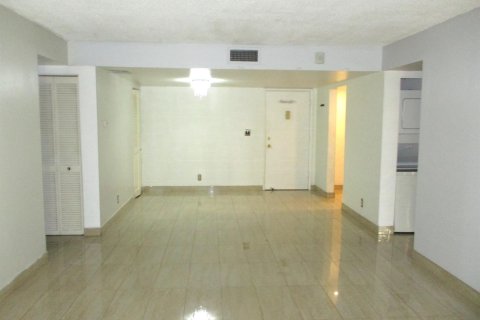 Copropriété à louer à Tamarac, Floride: 2 chambres, 96.62 m2 № 2182898 - photo 6