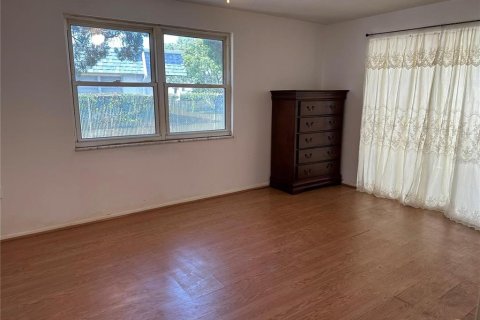 House in Port Richey, Florida 3 bedrooms, 115.76 sq.m. № 2233973 - photo 13