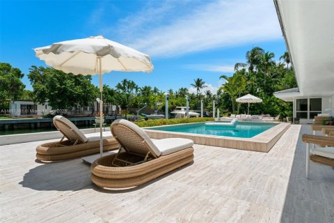 Casa en alquiler en Miami, Florida, 5 dormitorios, 307.69 m2 № 1941712 - foto 29