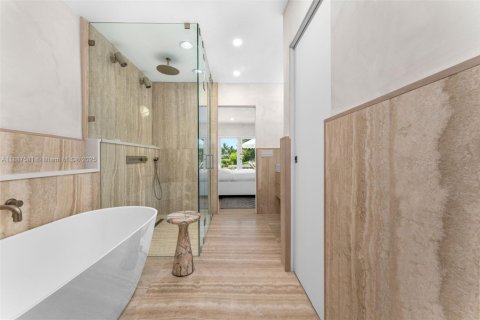 Casa en alquiler en Miami, Florida, 5 dormitorios, 307.69 m2 № 1941712 - foto 23