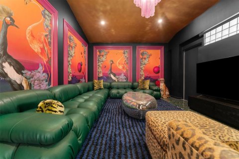 Casa en alquiler en Miami, Florida, 5 dormitorios, 307.69 m2 № 1941712 - foto 17