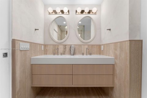 Casa en alquiler en Miami, Florida, 5 dormitorios, 307.69 m2 № 1941712 - foto 25