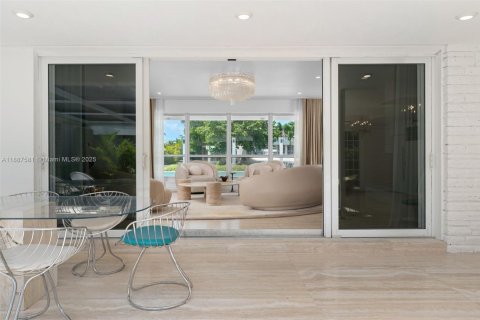 Casa en alquiler en Miami, Florida, 5 dormitorios, 307.69 m2 № 1941712 - foto 8