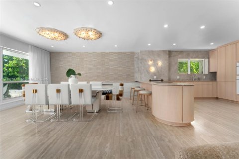 Casa en alquiler en Miami, Florida, 5 dormitorios, 307.69 m2 № 1941712 - foto 12