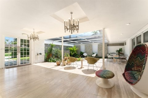 Casa en alquiler en Miami, Florida, 5 dormitorios, 307.69 m2 № 1941712 - foto 4