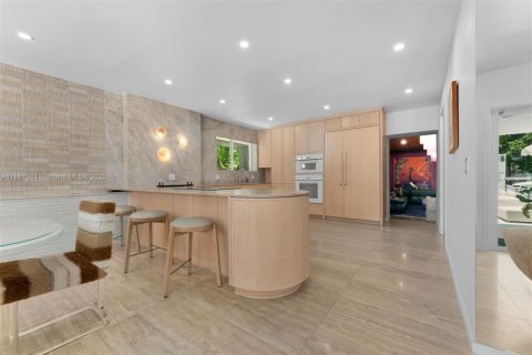 Casa en alquiler en Miami, Florida, 5 dormitorios, 307.69 m2 № 1941712 - foto 15