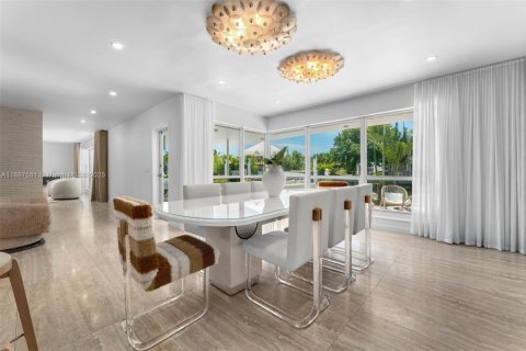 Casa en alquiler en Miami, Florida, 5 dormitorios, 307.69 m2 № 1941712 - foto 13