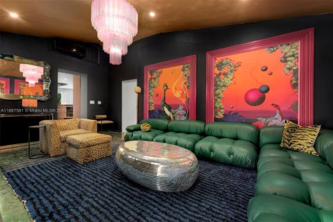 Casa en alquiler en Miami, Florida, 5 dormitorios, 307.69 m2 № 1941712 - foto 19