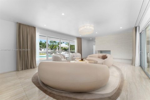 Casa en alquiler en Miami, Florida, 5 dormitorios, 307.69 m2 № 1941712 - foto 11