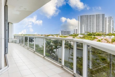 Copropriété à vendre à Aventura, Floride: 2 chambres, 208.1 m2 № 1397789 - photo 23