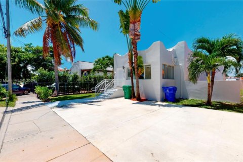 Commercial property in Miami, Florida 337.24 sq.m. № 2090261 - photo 25