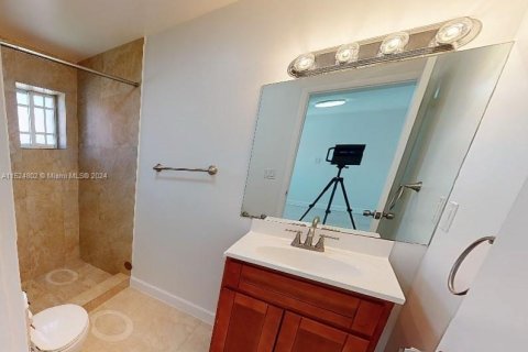 Commercial property in Miami, Florida 337.24 sq.m. № 2090261 - photo 17