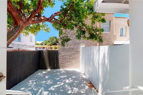 Commercial property in Miami, Florida 337.24 sq.m. № 2090261 - photo 14