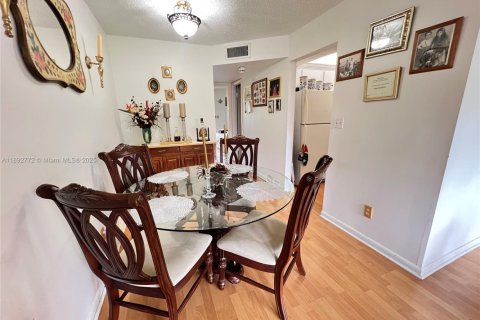 Condo in Sunrise, Florida, 1 bedroom  № 2021710 - photo 8
