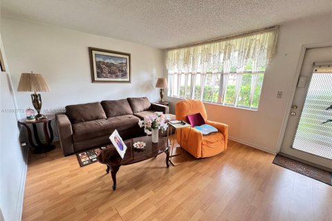 Condo in Sunrise, Florida, 1 bedroom  № 2021710 - photo 5