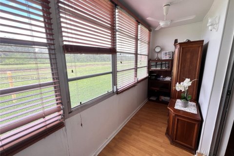 Condo in Sunrise, Florida, 1 bedroom  № 2021710 - photo 14