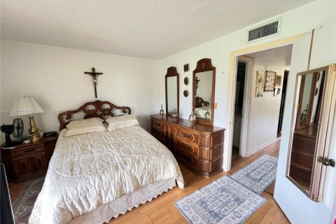 Condo in Sunrise, Florida, 1 bedroom  № 2021710 - photo 15