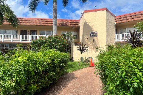 Condo in Sunrise, Florida, 1 bedroom  № 2021710 - photo 23