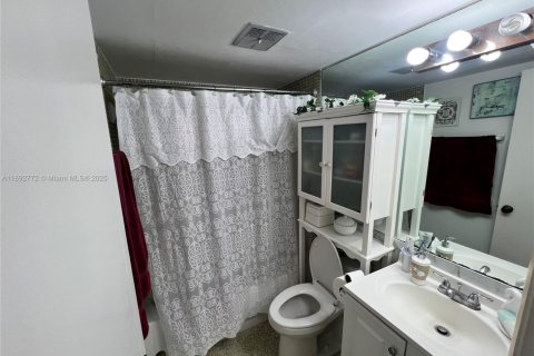 Condo in Sunrise, Florida, 1 bedroom  № 2021710 - photo 12