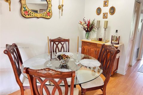 Condo in Sunrise, Florida, 1 bedroom  № 2021710 - photo 6