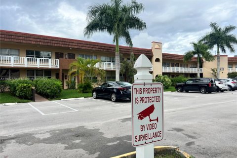 Condo in Sunrise, Florida, 1 bedroom  № 2021710 - photo 22