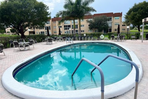 Condo in Sunrise, Florida, 1 bedroom  № 2021710 - photo 19