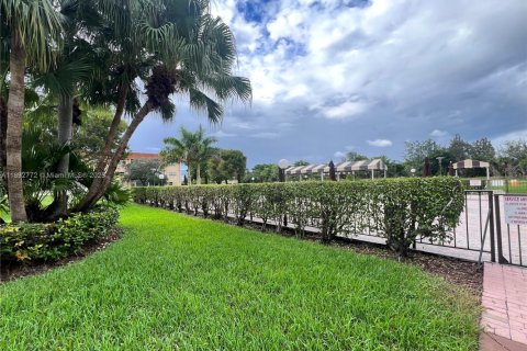 Condo in Sunrise, Florida, 1 bedroom  № 2021710 - photo 20