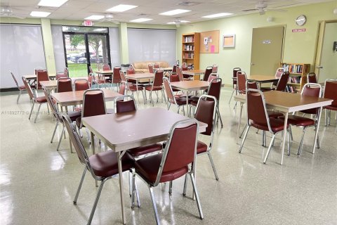 Condo in Sunrise, Florida, 1 bedroom  № 2021710 - photo 18