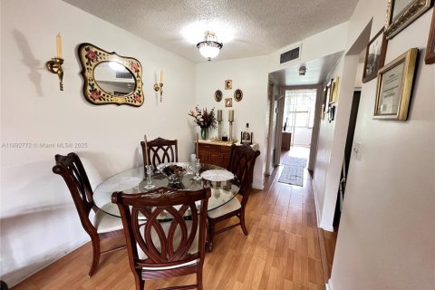 Condo in Sunrise, Florida, 1 bedroom  № 2021710 - photo 7