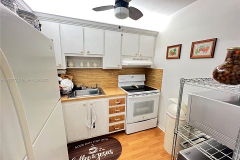 Condo in Sunrise, Florida, 1 bedroom  № 2021710 - photo 10